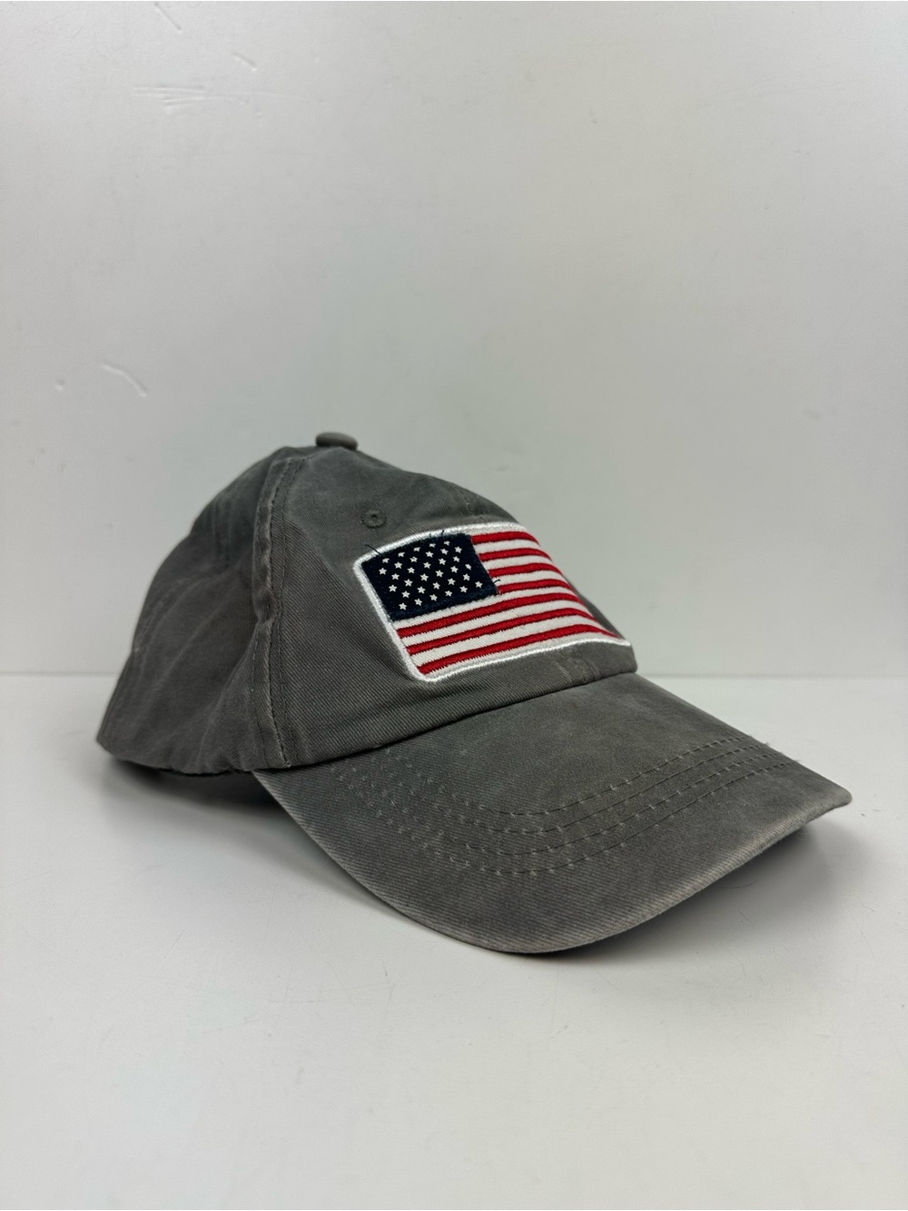 Men’s Distressed Gray American Flag Baseball Hat